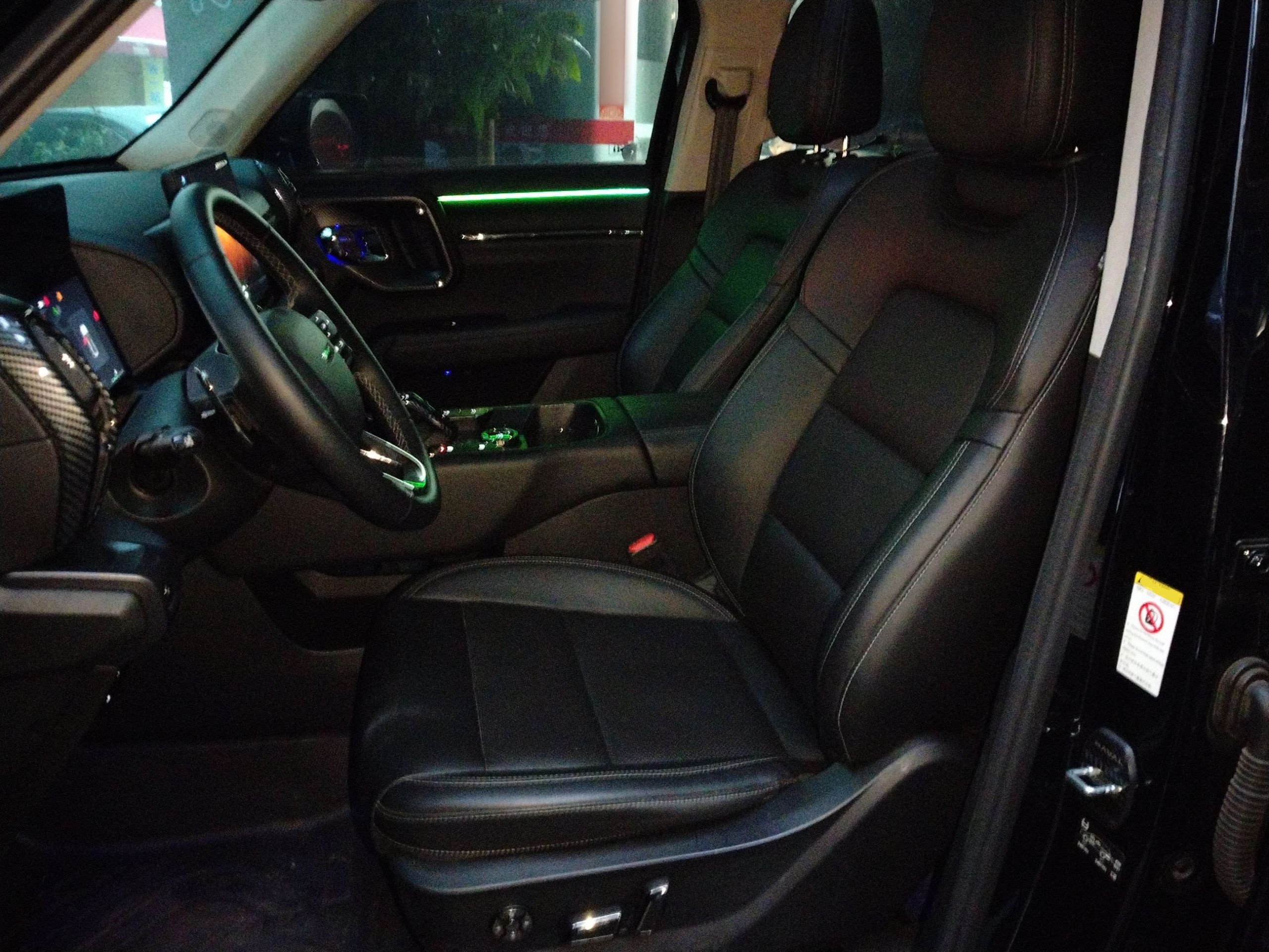 Переднее сиденье в автомобиле