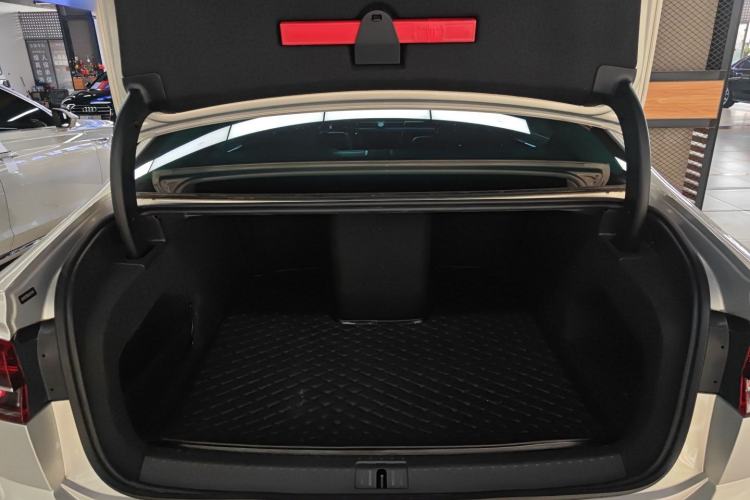 Used Volkswagen Phideon 2018 Revised Version 480 V6 Four-Wheel Drive Flagship Edition
