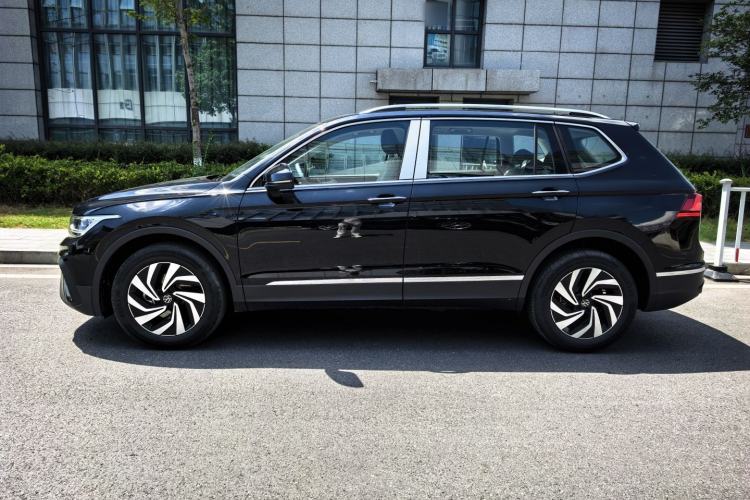 Used Volkswagen Tiguan L 2025 Model, Outstanding Version, 300TSI Automatic Two-Wheel Drive Longteng Edition