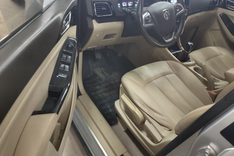 Used Baojun 730 2015 1.8L Manual Luxury Navigation ESP Version 7-seater
