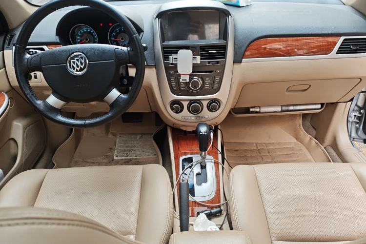 Used Buick Excelle 2013 1.5L Automatic Luxury Model Center Console