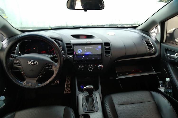 Used Kia K3 2013 1.6L Automatic GLS Center Console