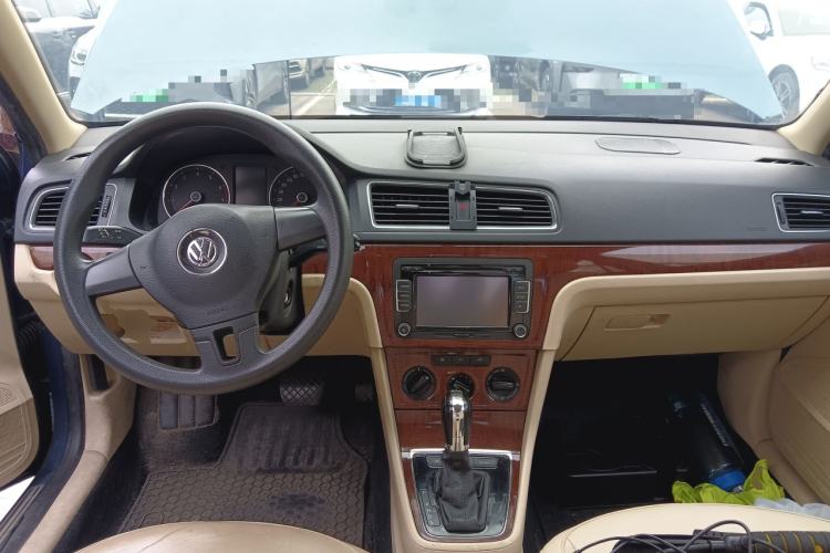 Used Volkswagen Lavida 2013 1.4TSI DSG Comfort Edition Center Console