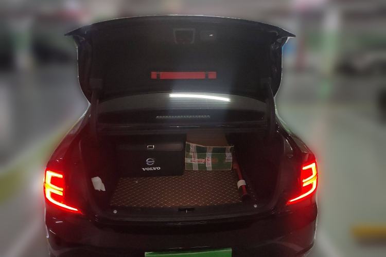 Used Volvo S90 2018 T4 Zhiyuan Edition Trunk