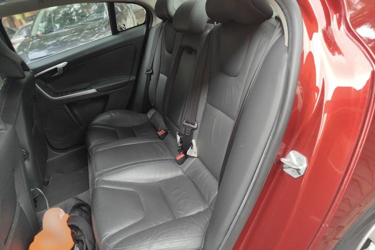 Used Volvo S60 2014 S60L 2.0T Zhiyuan Edition
