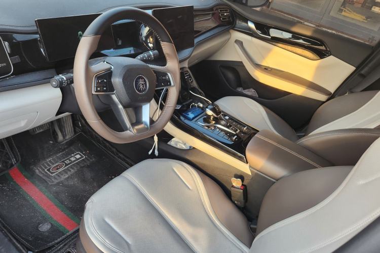 Used BYD Qin PLUS 2024 HONOR Edition DM-i 55KM Leading Model Interior 1