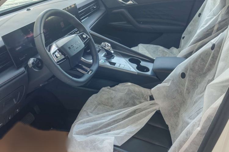 Used Roewe RX5 New Energy 2023 eRX5 Super Hybrid Premium Edition Interior 3