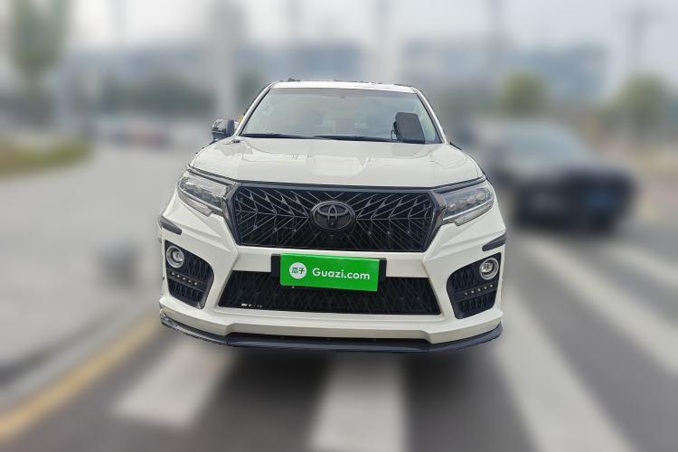 Used Toyota Prado 2017 2.7L Automatic 2700 Gasoline 4x4 7-Seater – Middle East Version