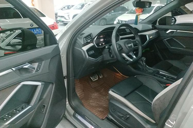 Used Audi Q3 2024 35 TFSI Fashion Dynamic Edition Driver Seat