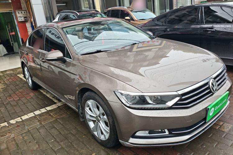 Used Volkswagen Magotan 2018 Facelift 330TSI DSG Luxury Model Front Right 45 Deg