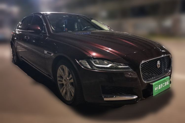Used Jaguar XFL 2018 XFL 2.0T 250 PS Luxury Edition Front Right 45 Deg