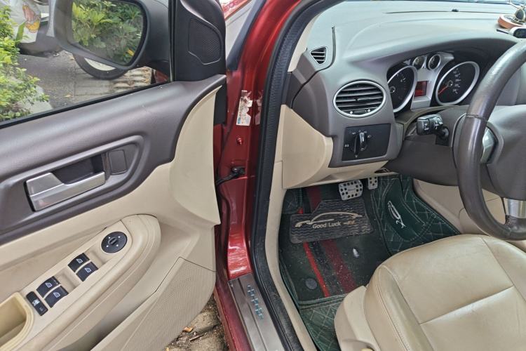 Used Ford Focus 2013 Hatchback Classic 1.8L Automatic Fashion Edition
