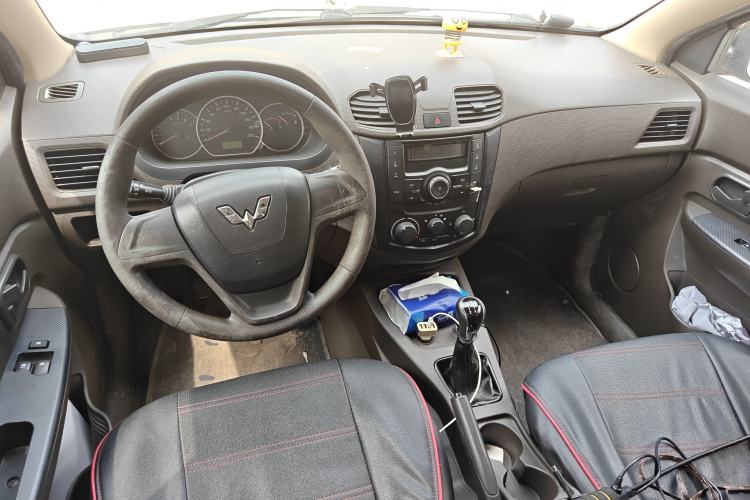 Used Wuling Hongguang 2015 1.5L S Basic Version China V Standard