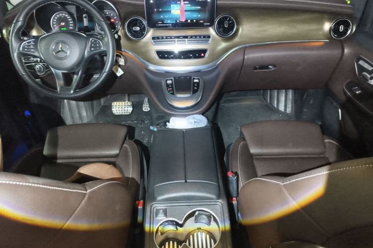 Used Mercedes-Benz V-Class 2022 V 260 L Long Wheelbase Prestige Edition Center Console