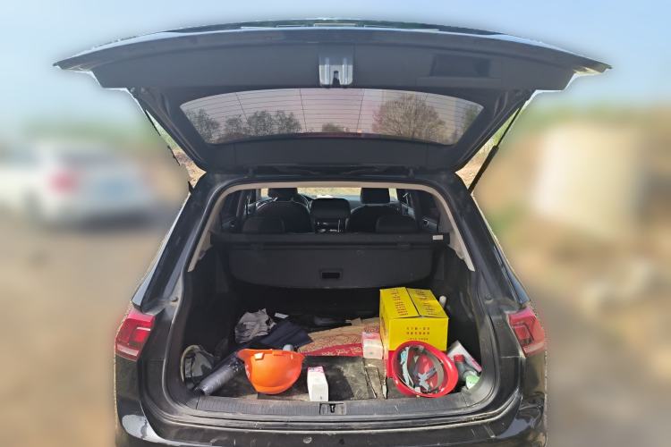 Used Volkswagen Tiguan L 2019 Updated Version 330TSI Automatic Two-Wheel Drive Panoramic Comfort Edition China VI Standard Trunk