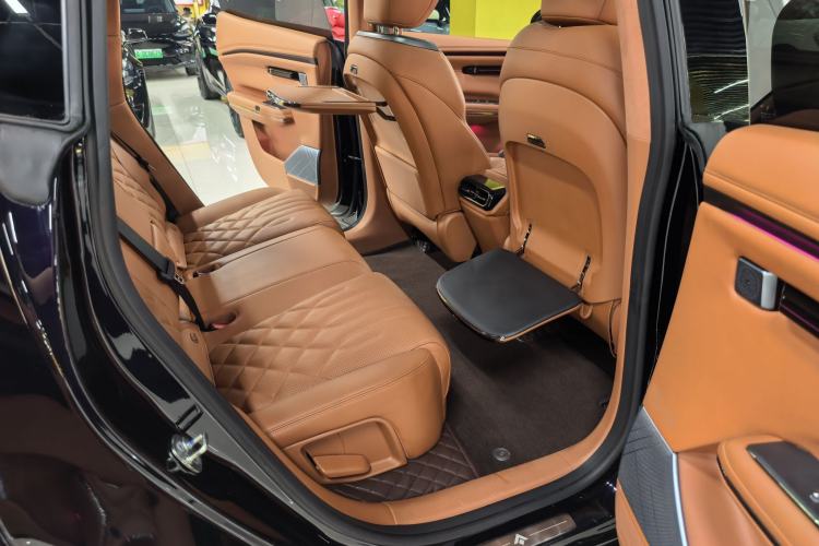 Used Hyptec HT 2025 670 Pro Interior 1