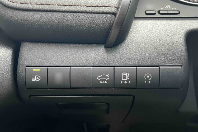 Used Toyota Camry 2023 2.0G Luxury Edition Interior 6