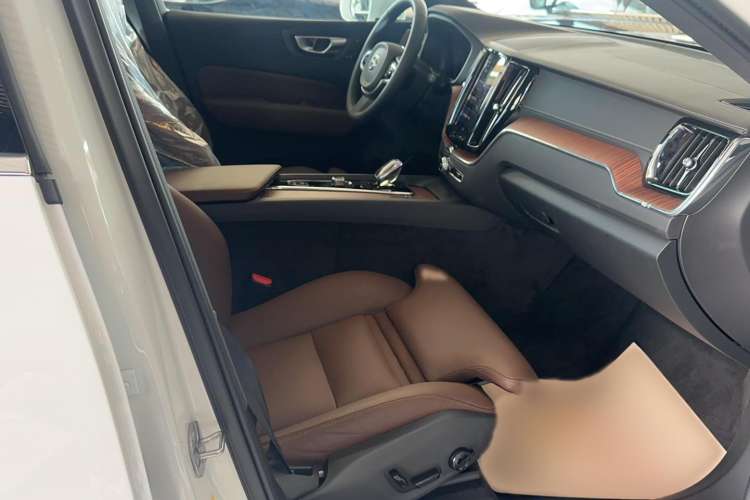 Used Volvo XC60 2025 B5 Four-Wheel Drive Smart & Advanced Luxury Edition