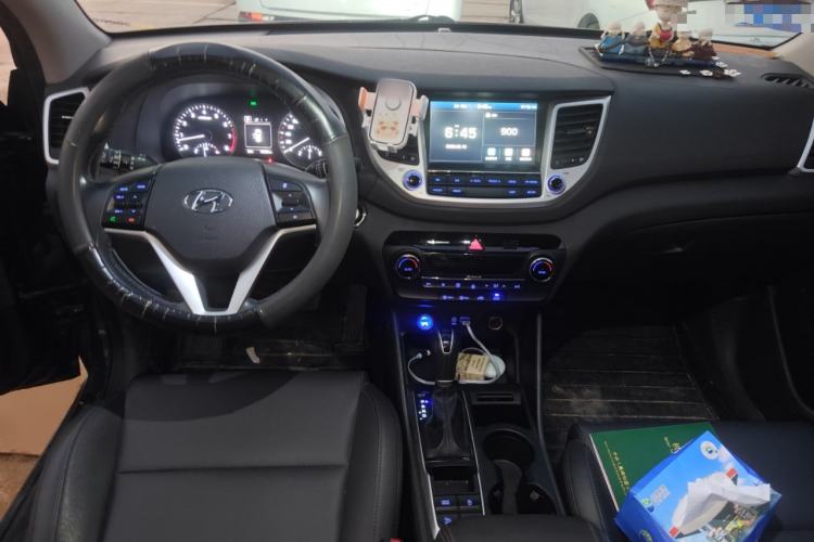 Used Hyundai Tucson 2018 1.6T Dual-Clutch Two-Wheel Drive 15th Anniversary Special Edition Center Console