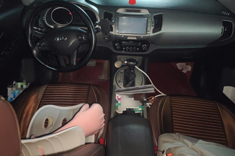 Used Kia Sportage R 2015 2.0L Automatic Two-Wheel Drive GLS Center Console