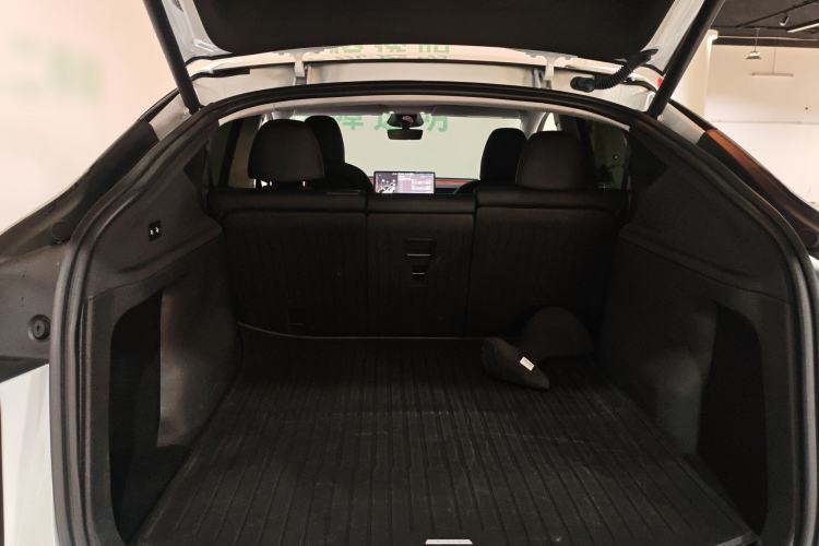 Used Tesla Model Y 2025 Long-Range All-Wheel-Drive Version