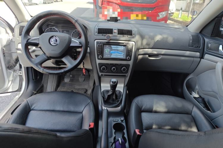 Used Skoda Octavia 2015 Classic Model 1.6L Manual Eado Version
