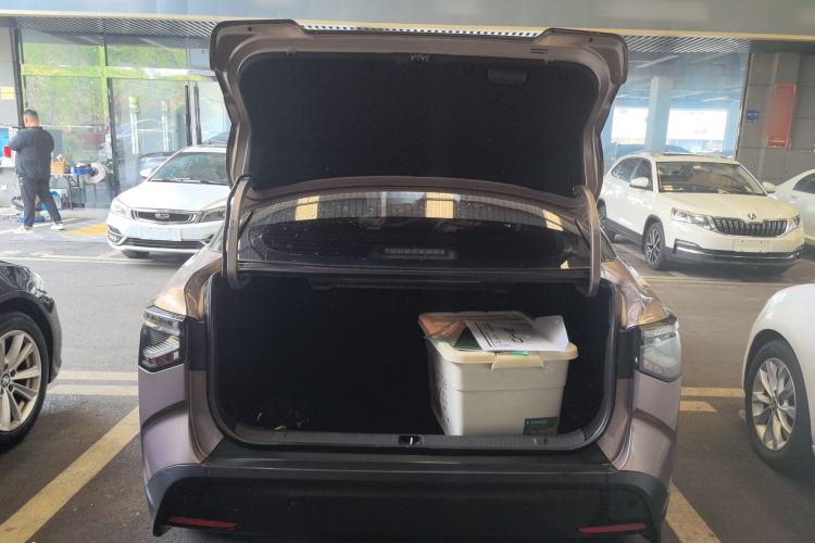 Used Toyota bZ3 2023 616 km Long-Range Premium Trunk