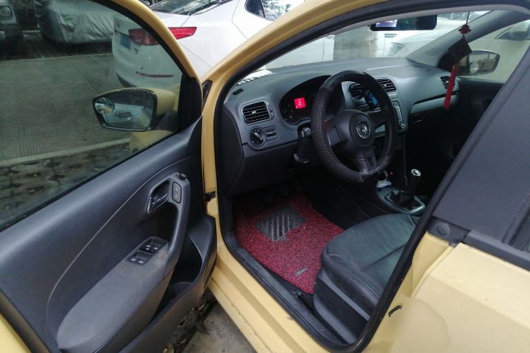 Used Volkswagen Polo 2011 1.4L Manual ZhiLe Edition Driver Seat