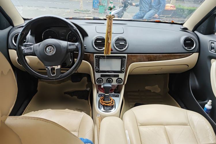 Used Volkswagen Lavida 2011 1.6L Automatic Pinxuan Edition Center Console