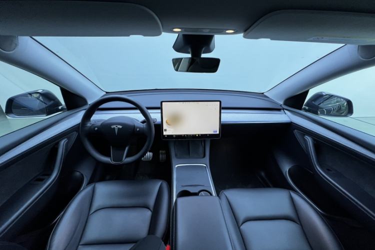 Used Tesla Model Y 2024 Rear-Wheel-Drive Version Interior 2