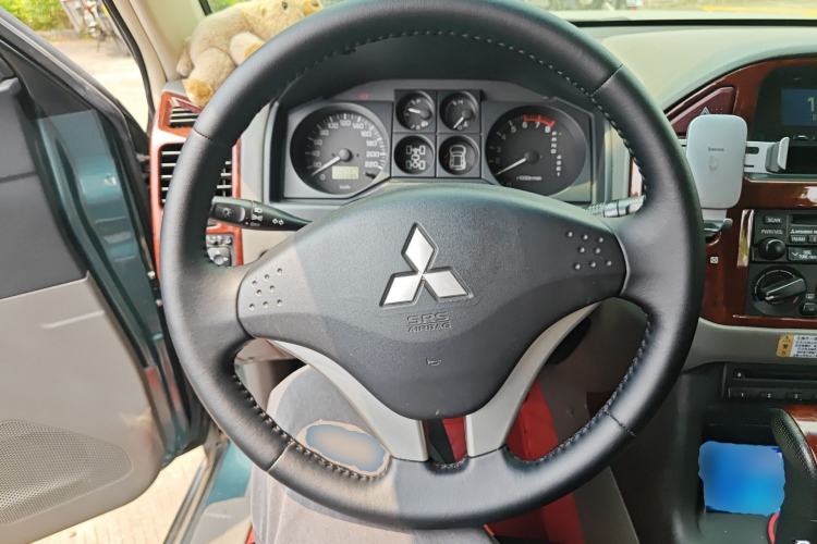 Used Mitsubishi Pajero 2011 V73 3.0L AT GLX Steering Wheel