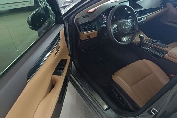 Used Lexus ES 2015 300h Comfort Edition