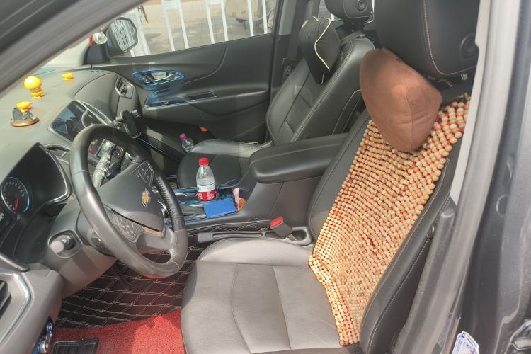 Used Chevrolet Equinox 2017 550T Automatic All-Wheel-Drive Top-Tier Version Left Front Seat