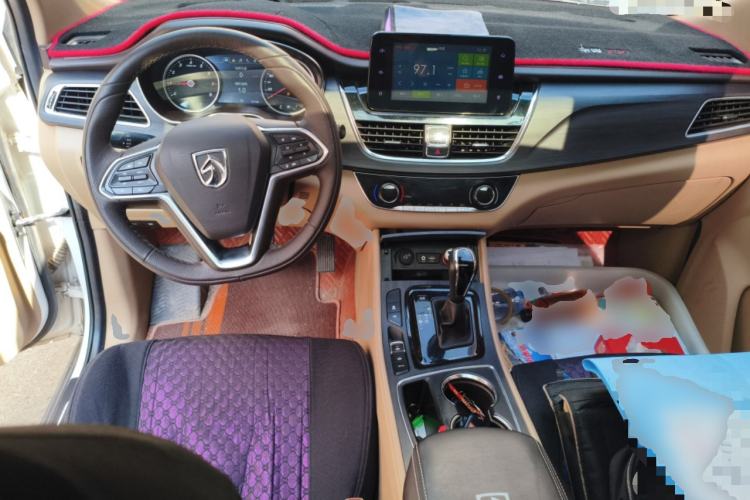 Used Baojun 730 2017 1.8L iAMT Prestige Version 7 Seats Center Console