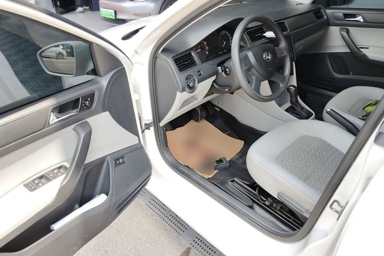 Used Skoda Rapid 2013 1.6L Automatic Smart Selection Model
