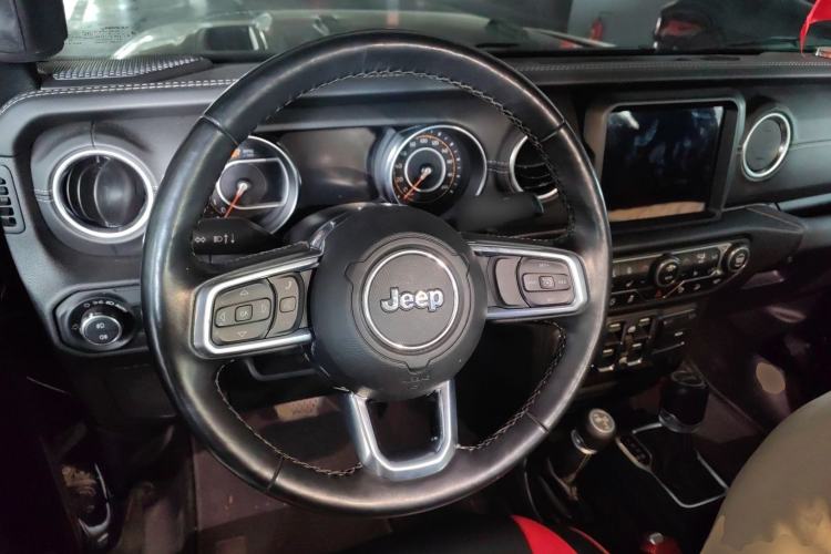 Used Jeep Wrangler 2019 2.0T Sahara Four-Door Version China VI Emission Standard Steering Wheel