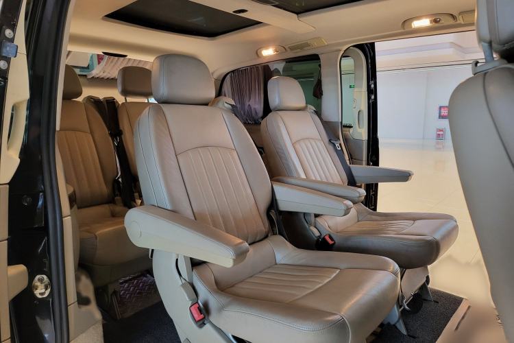 Used Mercedes-Benz Viano 2011 2.5L Navigator Edition Interior 5