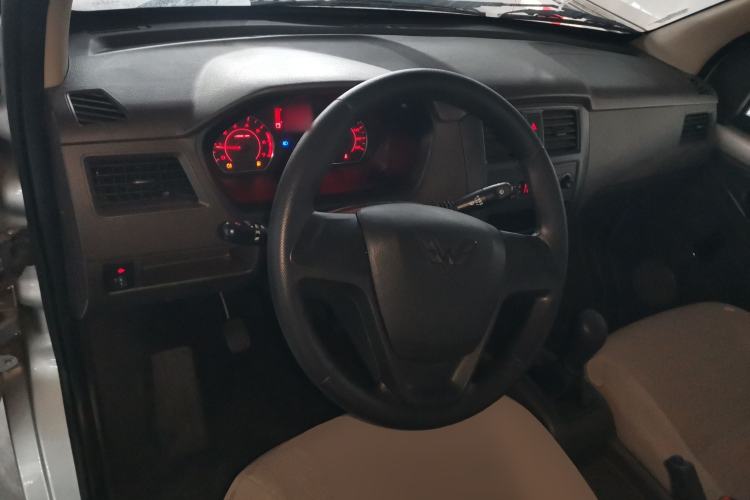 Used Wuling Rongguang S 2023 1.5L Basic Enclosed-Window Vehicle 2 Seats
