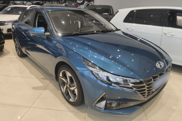 Used Hyundai Elantra 2021 1.5L CVT GLX Elite Edition Front Right 45 Deg