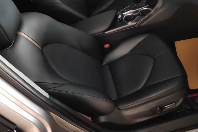 Used Toyota Camry 2021 2.0G Luxury Edition
