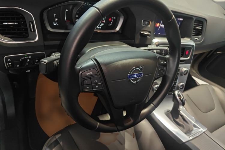 Used Volvo V60 2017 T4 Smart Edition China V Standard
