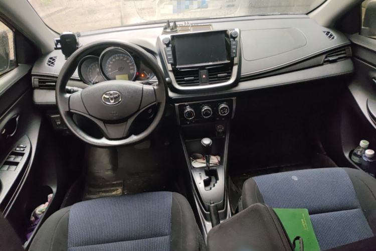 Used Toyota YARiS L Zhi Xuan 2016 Revised 1.5E CVT Charming Edition Center Console