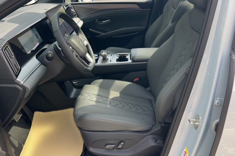 Used BYD Song L DM-i 2025 Intelligent Driving Version 160 km Beyond-Range Type Interior 2