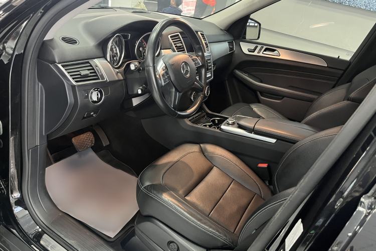 Used Mercedes-Benz M-Class 2014 ML 320 4MATIC Interior 3