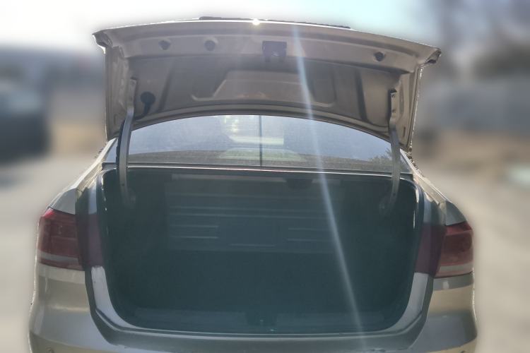 Used Volkswagen Santana 2013 1.4L Manual Comfort Edition Trunk