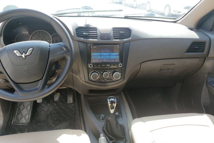 Used Wuling Hongguang 2014 1.5L S Standard Version