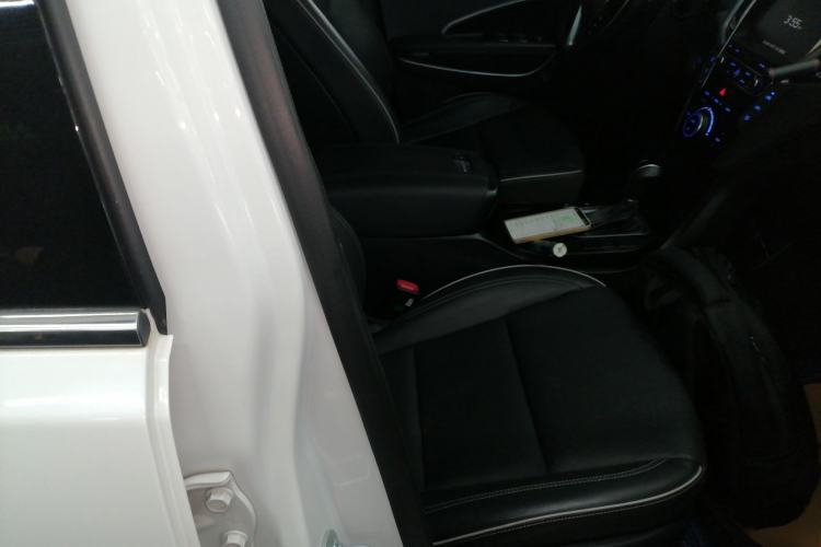 Used Hyundai Santa Fe 2017 2.0T Automatic All-Wheel Drive Smart 7-Seater Right Front Seat