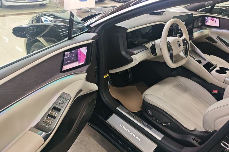 Used Denza Z9 2024 1100 km All-Wheel-Drive Ultra Version