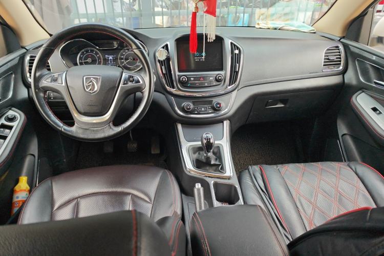 Used Baojun 560 2015 1.8L manual luxury version
