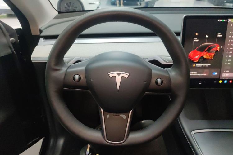 Used Tesla Model Y 2023 Long-Range All-Wheel-Drive Version Steering Wheel